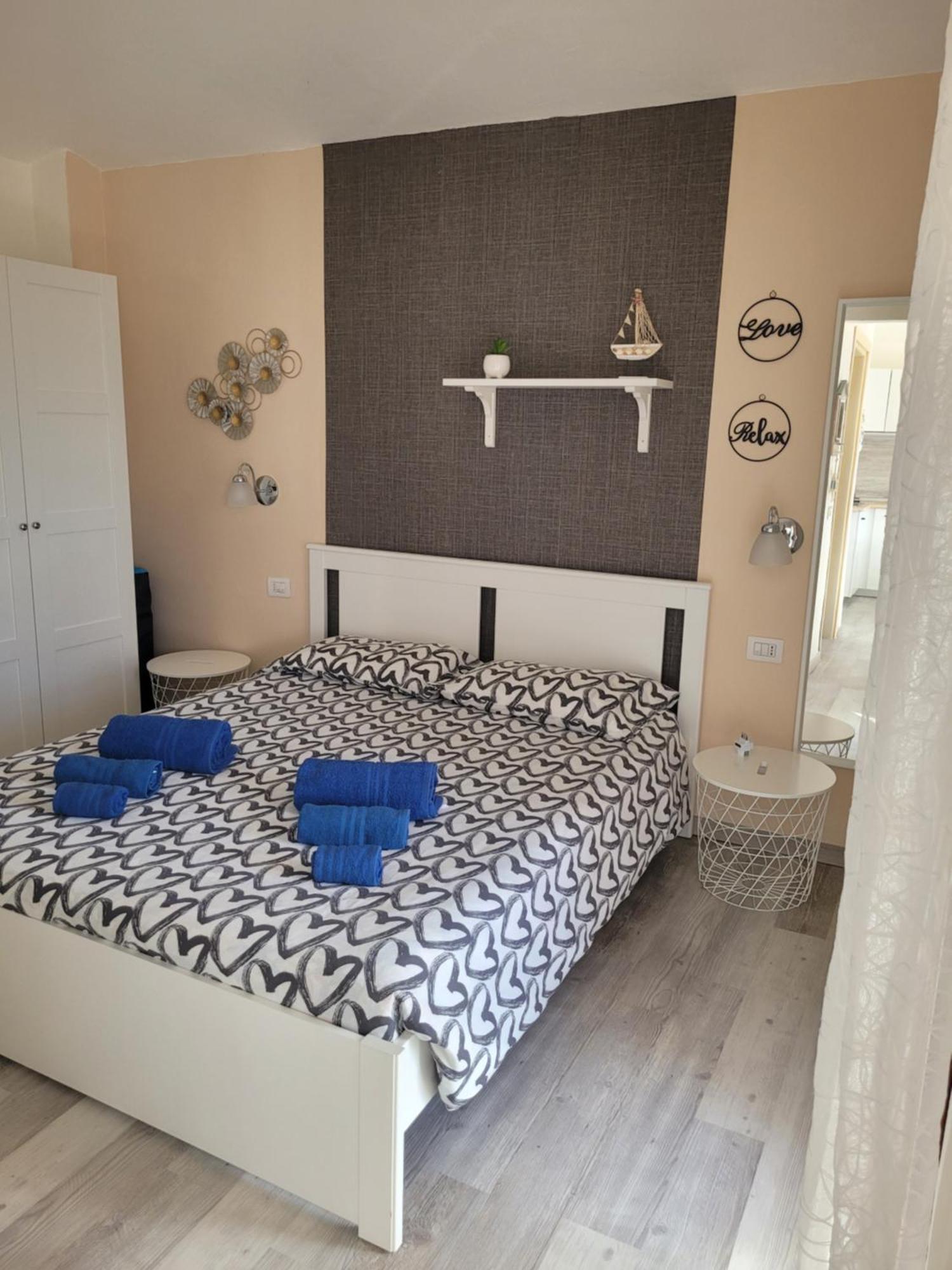 Ferienwohnung Surf House Mirice Vignola Mare Exterior foto