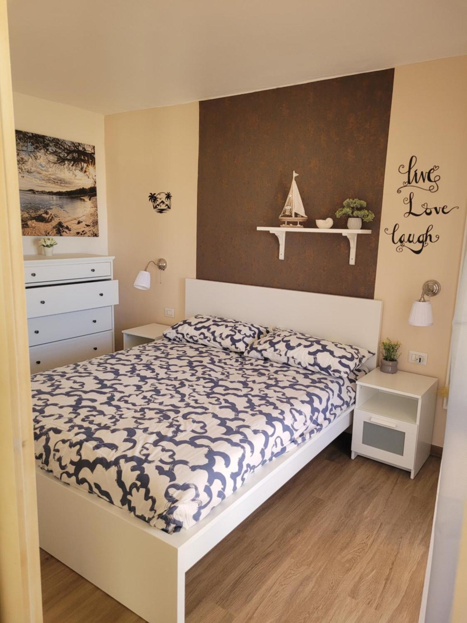 Ferienwohnung Surf House Mirice Vignola Mare Exterior foto